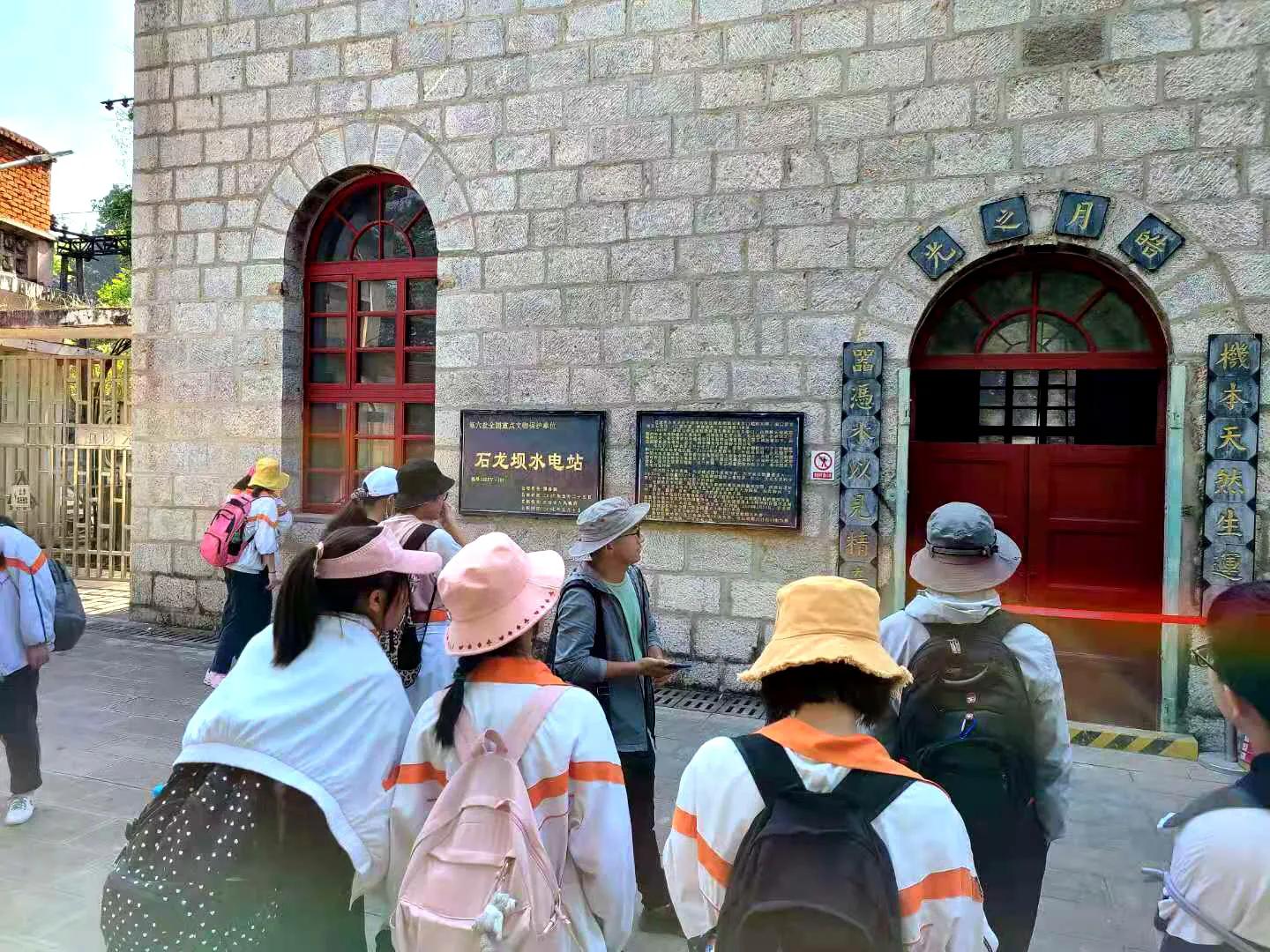 35里，昆钢一中学子用“脚”上了堂思政课