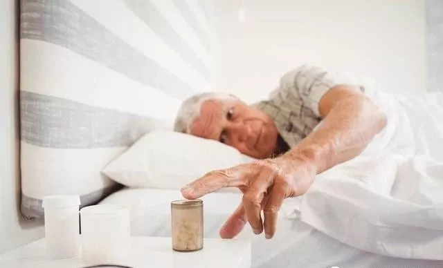 身体亮起4处“红灯”，或许是轻度脑梗的信号