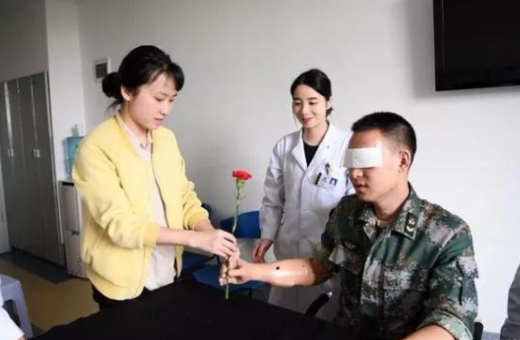 “排雷英雄”杜富国，和平年代立下一等功，如今享受什么待遇？