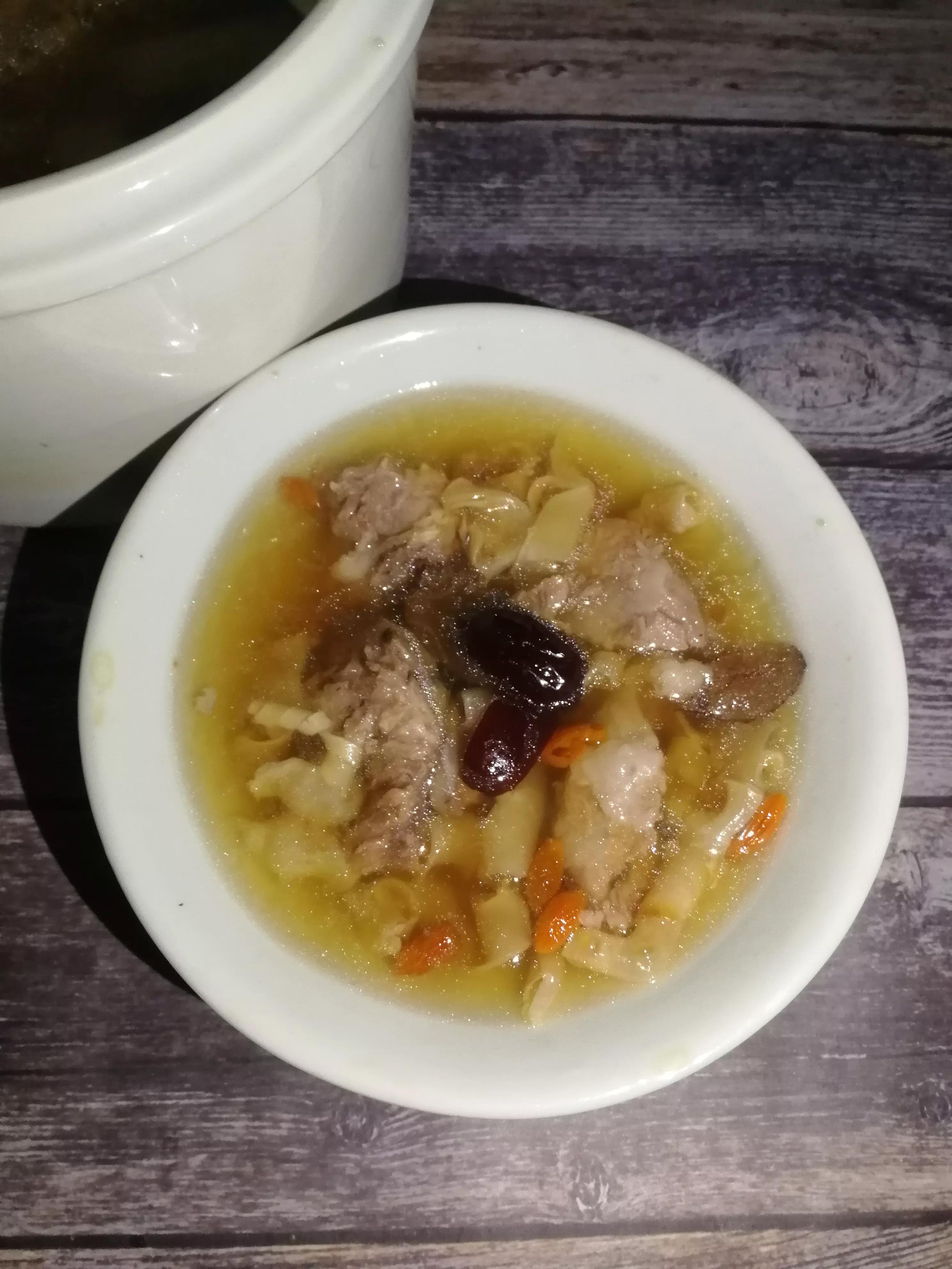 立冬后宜进补，鱼胶这样炖，汤水清甜，胶质多又营养，孩子也爱喝