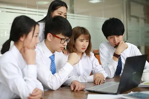 在大学哪个专业最好呢？金融，医学和计算机可谓是当之无愧的前三