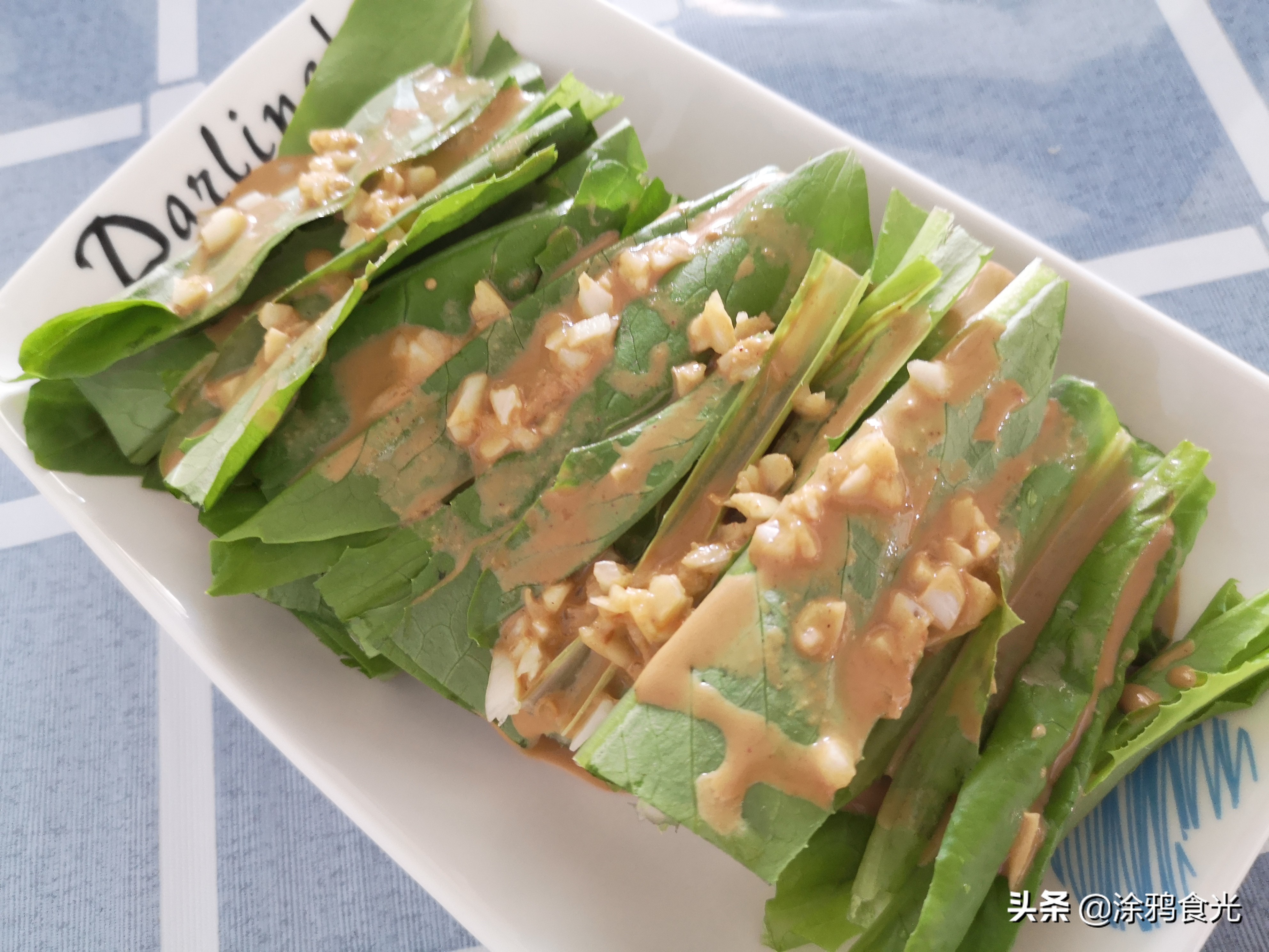 油麦菜能生吃蘸酱吗(用这种方式生吃油麦菜清脆可口)