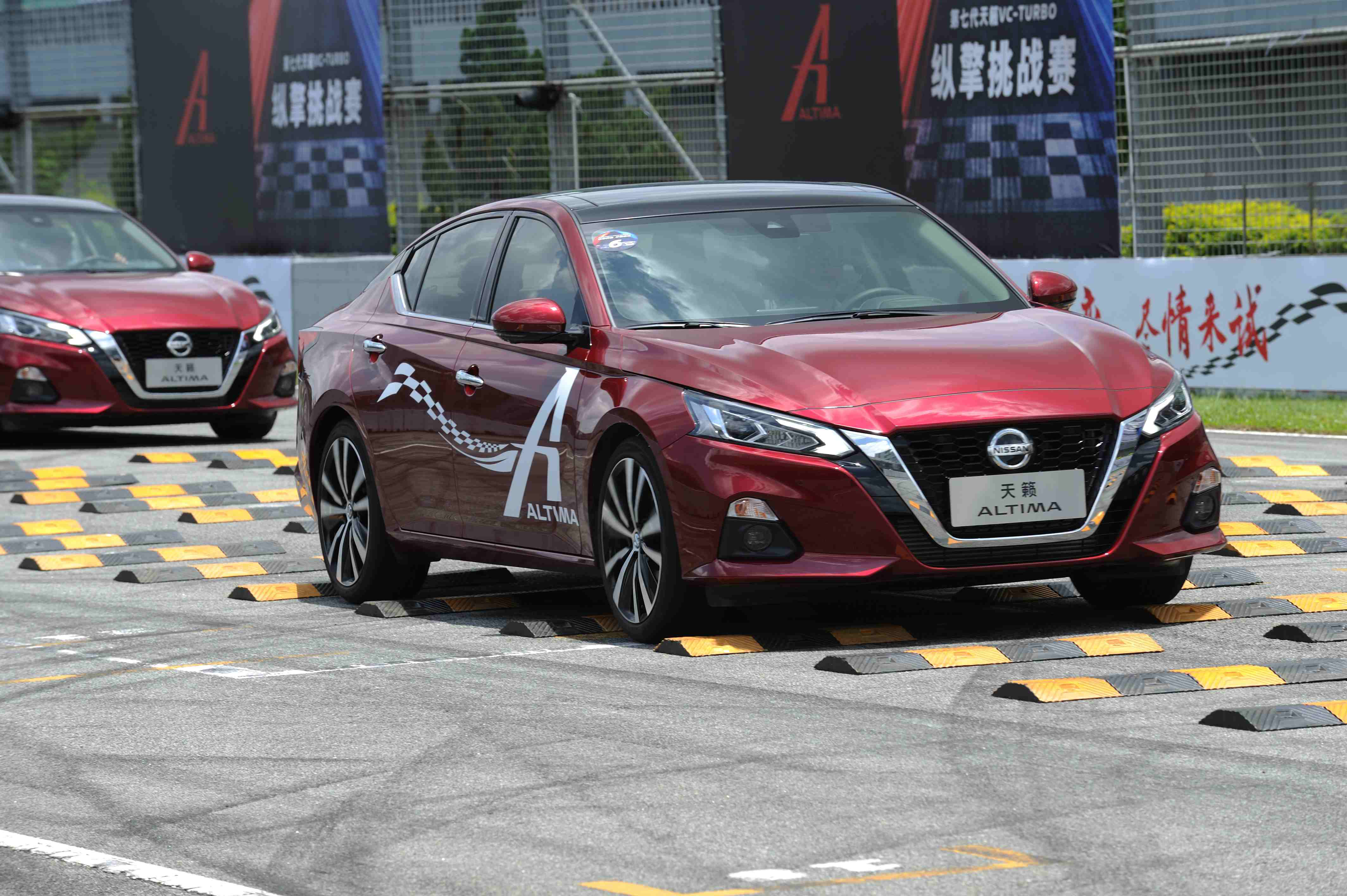 飞奔的大沙发——赛道激试全新日产天籁Altima