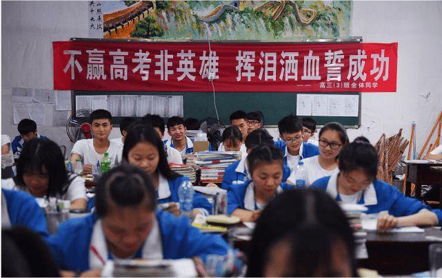 2022年高考新方案出炉，考试方向有变，试题难度较大，考生需重视