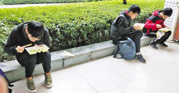 浙大“学霸餐”盒饭走红！最贵15元，一天卖出上千份！