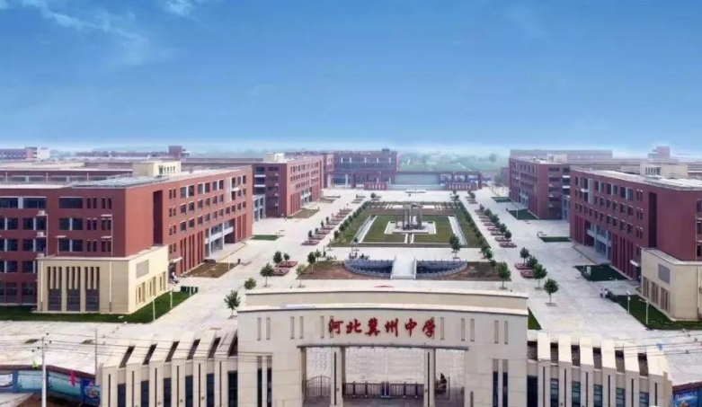 河北4校被清华列为“生源基地”，这所高中名震全国，却饱受争议