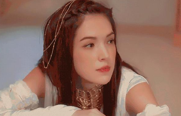 邱泽与许玮甯深夜聚餐，近距离贴耳热聊，亲密好友见面后笑容不断