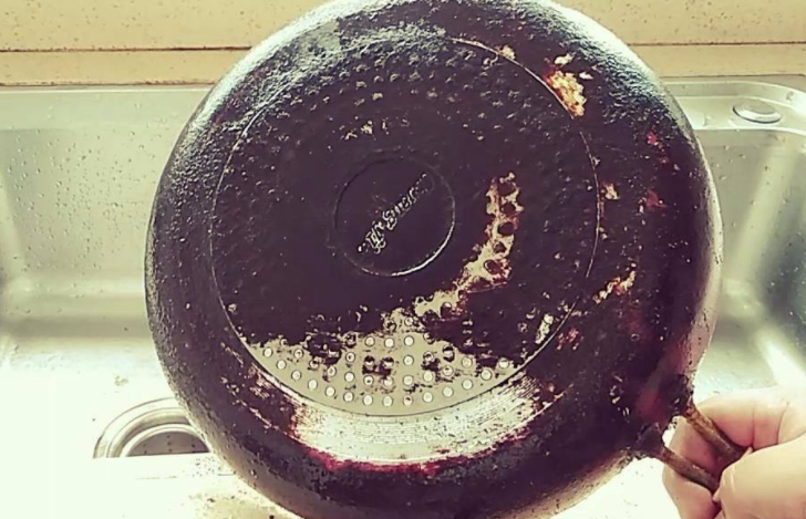家里锅底“黑垢”硬又脏，用这“3招”对付，洁净无杂质！