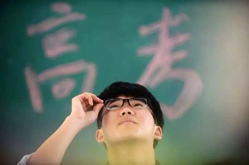 她是我国最贵的高考状元，一举拿下百万奖学金，改变家庭命运