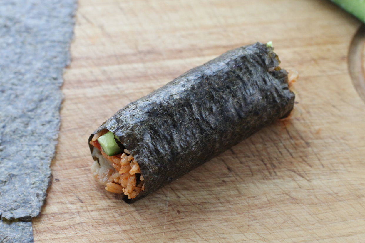 香喷喷的肥牛饭卷，不用竹帘直接上手卷，孩子一口气吃了好几根