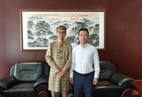 中国“90后”小伙在非洲当上酋长，不仅可世袭，还有10公顷的封地