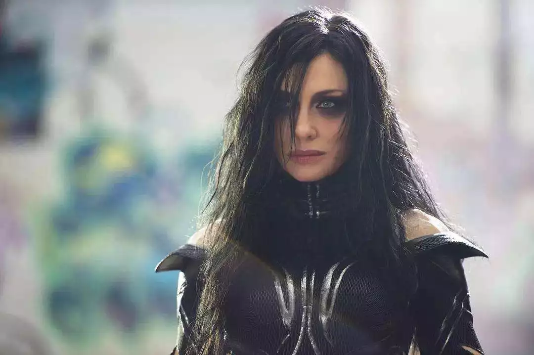 奥丁当然毫不手软,他把芬里尔用魔链束缚在岛屿上,把耶梦加得扔进了无