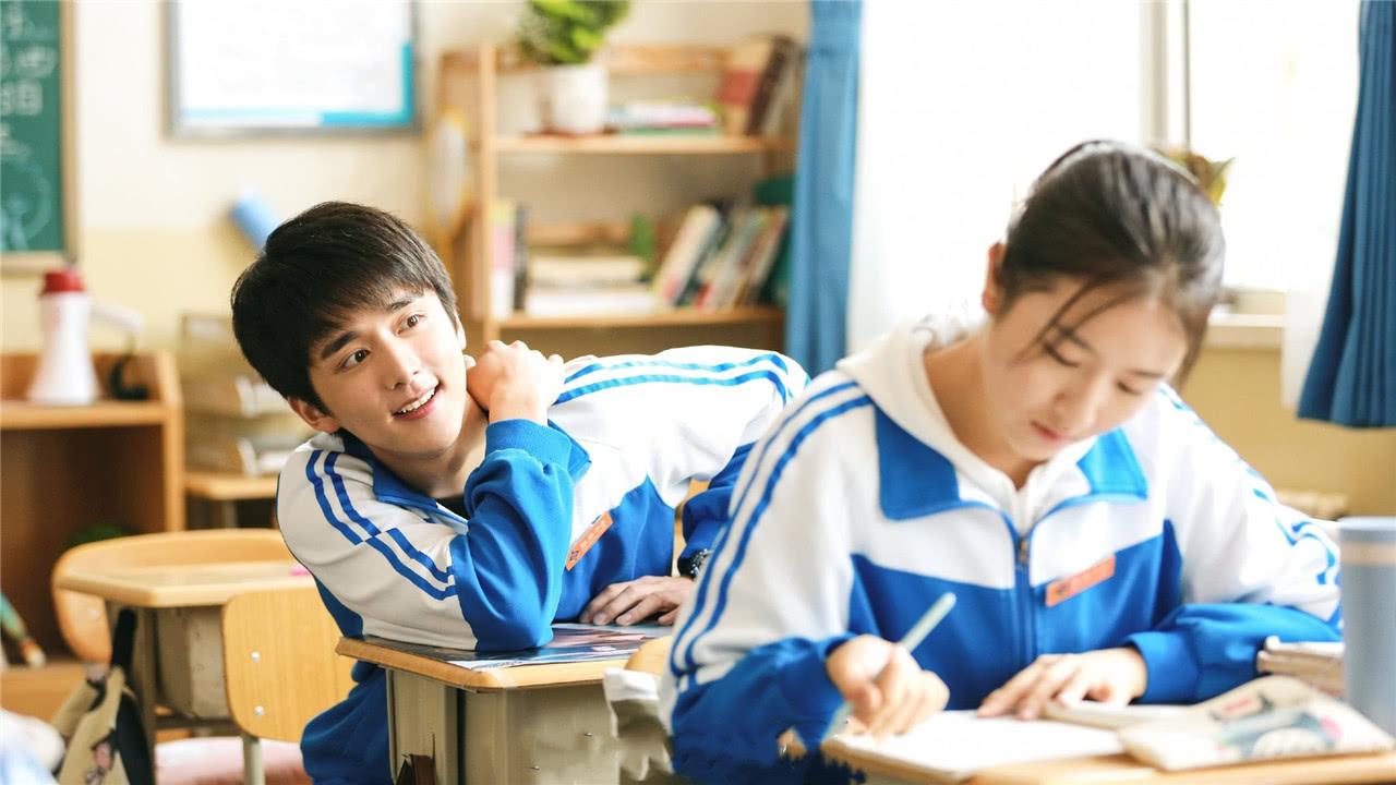 孩子陷入早恋并不难发现