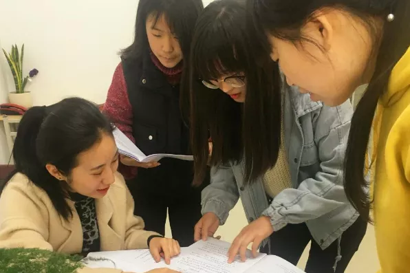 大学辅导员的工资有多高？看到工资收入后，网友：想象不到