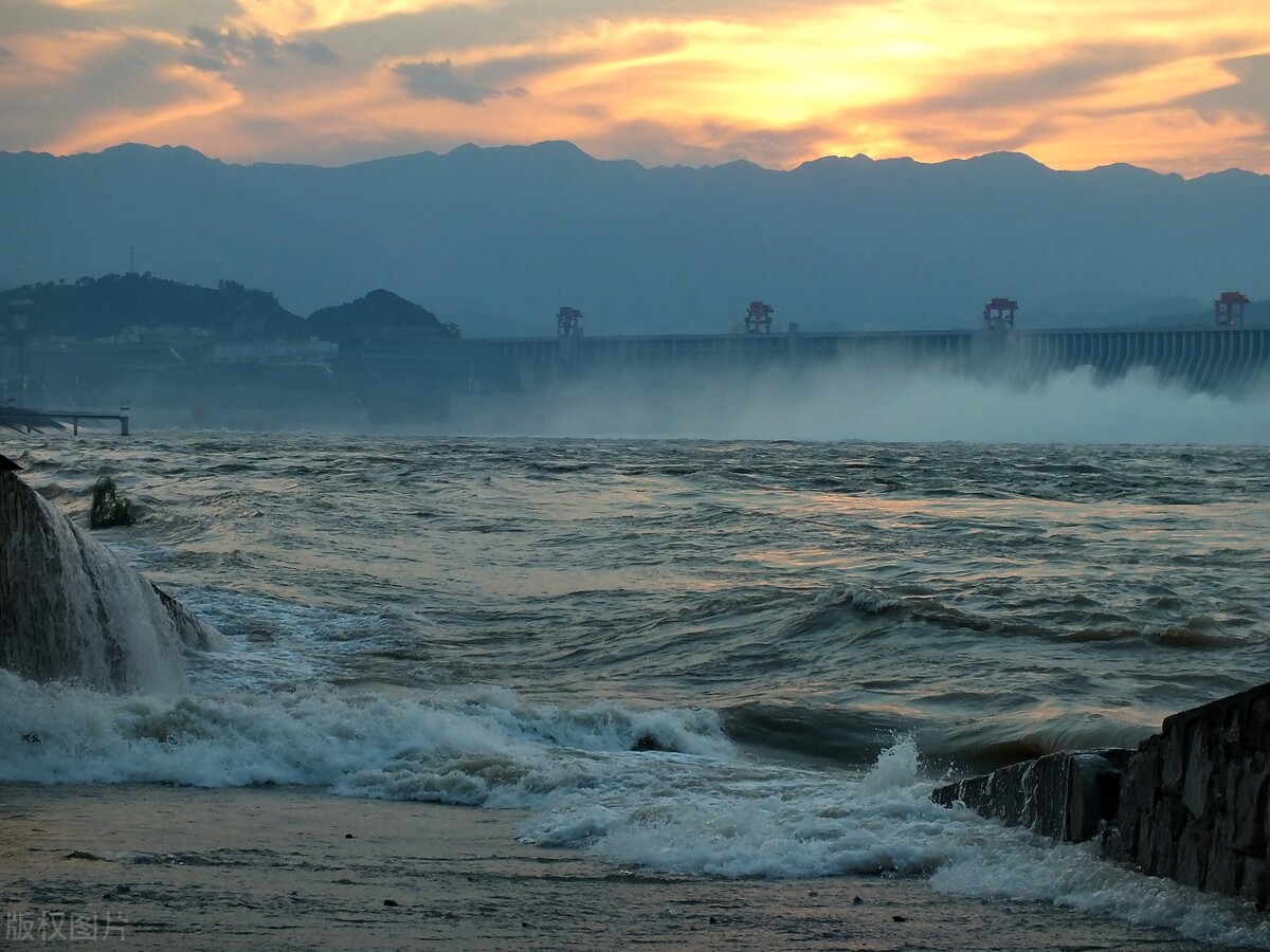 长江三峡的旅游景点有哪些？好玩么？怎么玩？