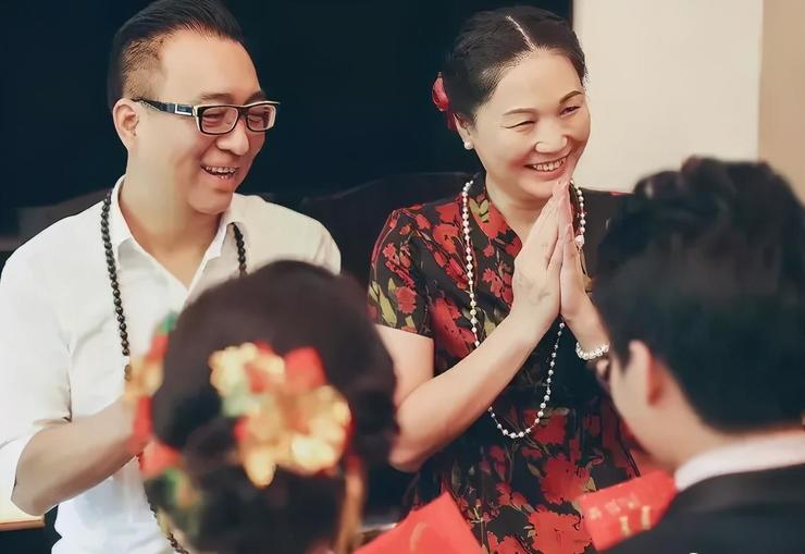 婚礼上父母应该怎么穿才最得体呢