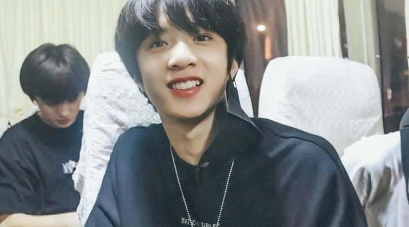 刘耀文初中毕业照曝光：养成系狼崽，有着“反差萌”的身高与实力