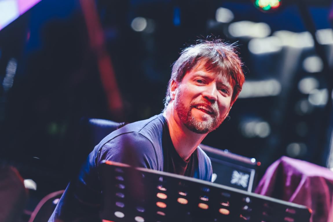 在云南生活14年的英国人，让山人乐队红遍海外的“幕后者”