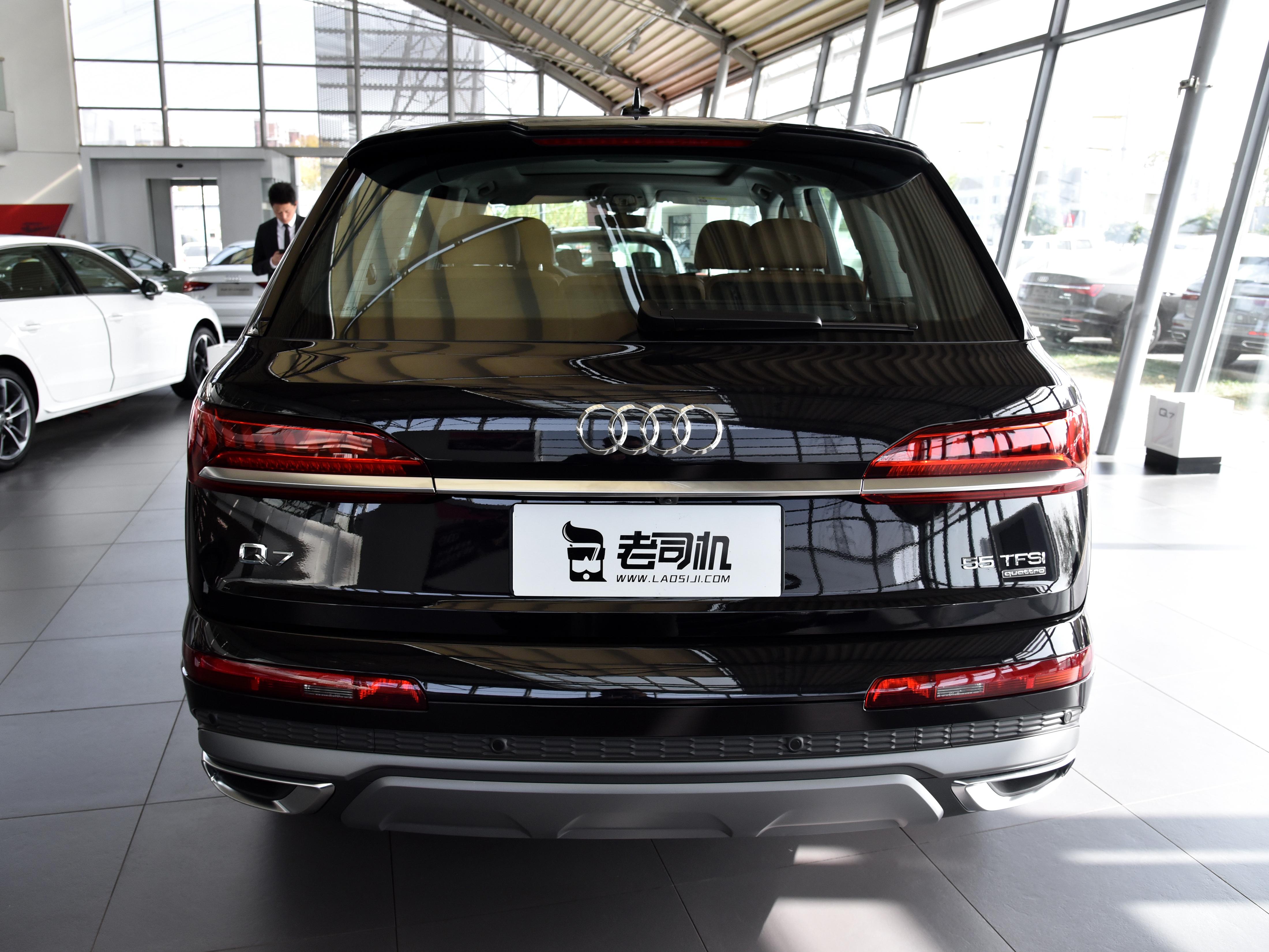 旗舰级的豪华SUV，大V6动力，还有实力四驱，带你看奥迪Q7