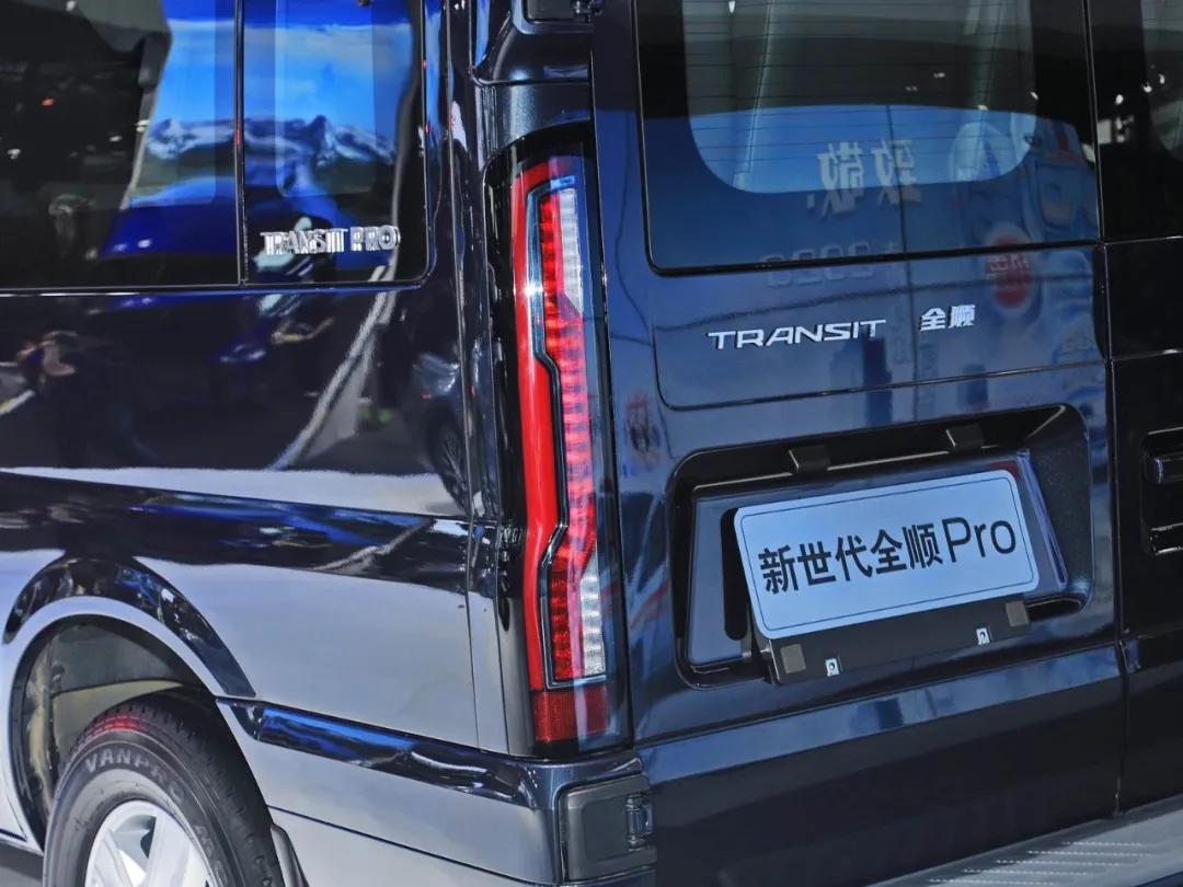 挣钱利器福特全顺Pro出自动挡，空间超夸张，才16万