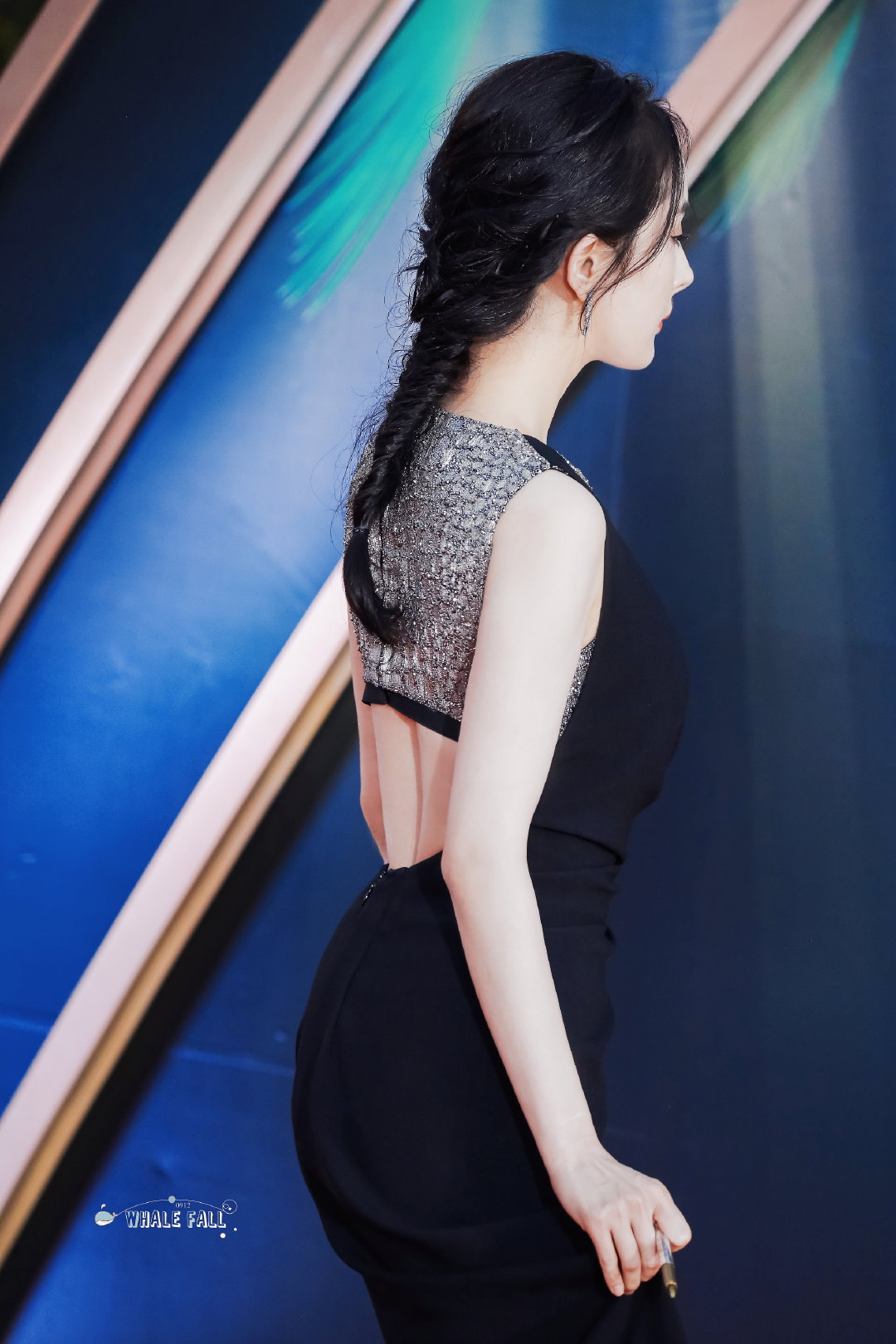 真正的"背影杀手"!迪丽热巴,杨幂上演背影杀,你最吃哪一款?