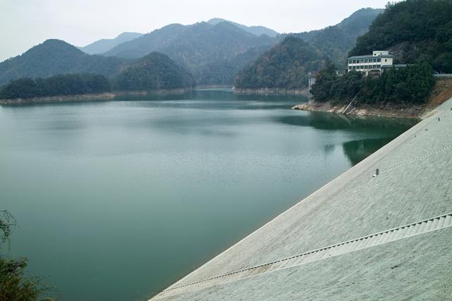 小升初优秀作文：《发现美》，两篇范文