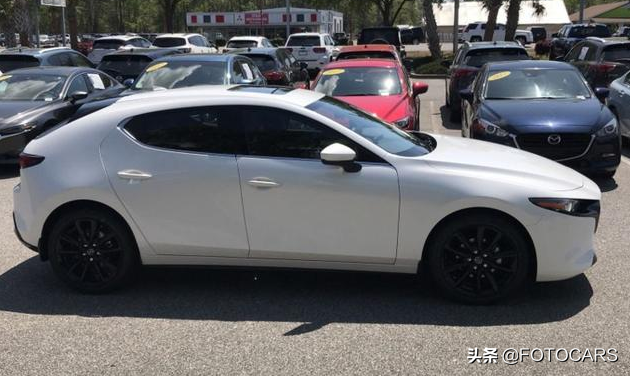 全新马自达3两厢版，颜值在同级数一数二，引进会火不？