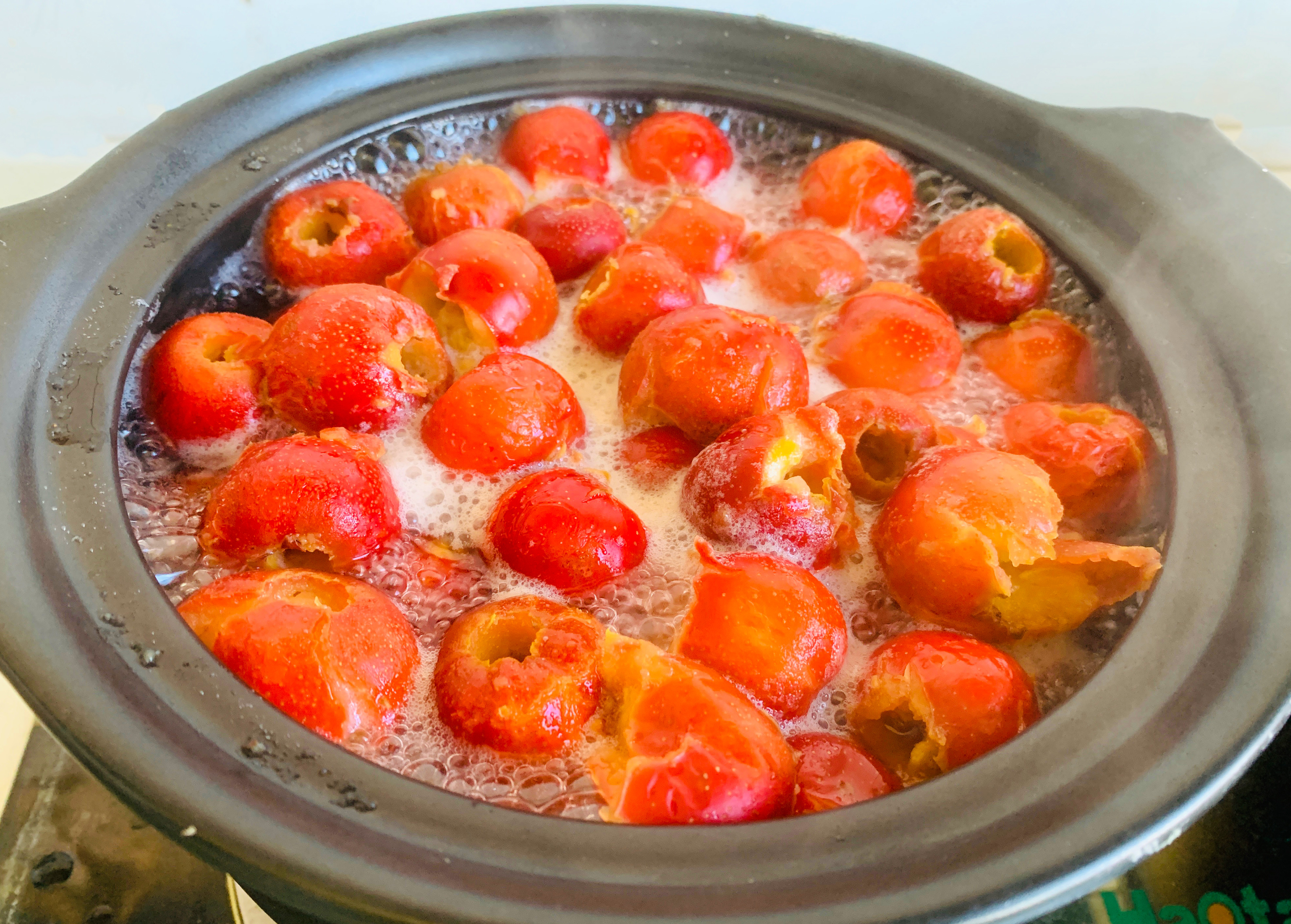 山楂不要晒干了，这样存放，明年也有鲜果吃，随时能做罐头、果酱