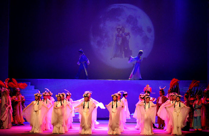 七夕之夜话爱情:黄梅戏《牛郎织女》完美诠释"只羡鸳鸯不羡仙"
