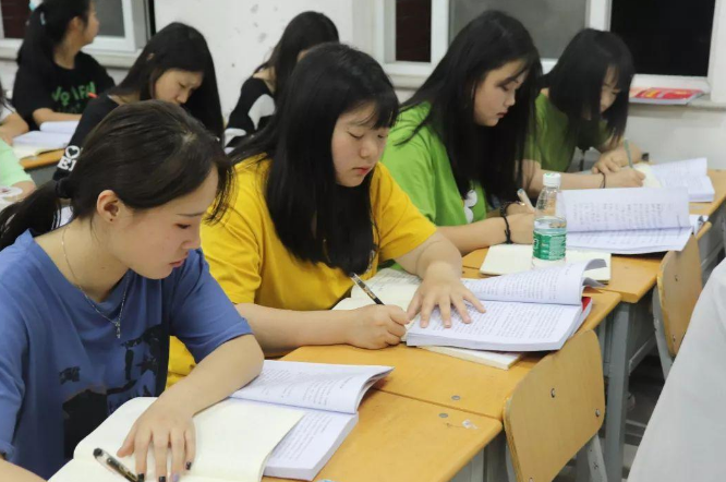 大学“越学越秃”4大专业，生发灵都拯救不了，有你的专业吗？