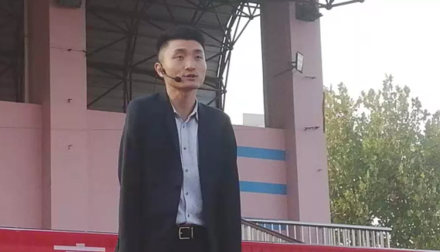 无臂学霸杨孟衡：用脚写字考出文科状元，寒门贵子的开挂人生