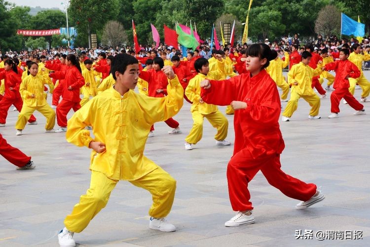 渭南明珠 教育楷模：美丽的蓝光中学欢迎你