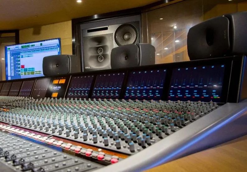 上海市现代音乐职业学校打造「录音棚集群」亮点全记录