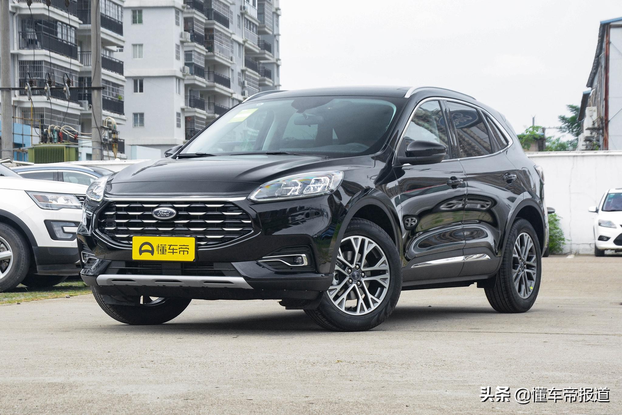 新车 </p><p>　　 售价约合人民币17万，锐际姊妹车，福特Maverick第一版发布