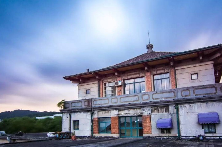 浙江一大学走红，人称“东方剑桥”，学生回应：校景也丝毫不差