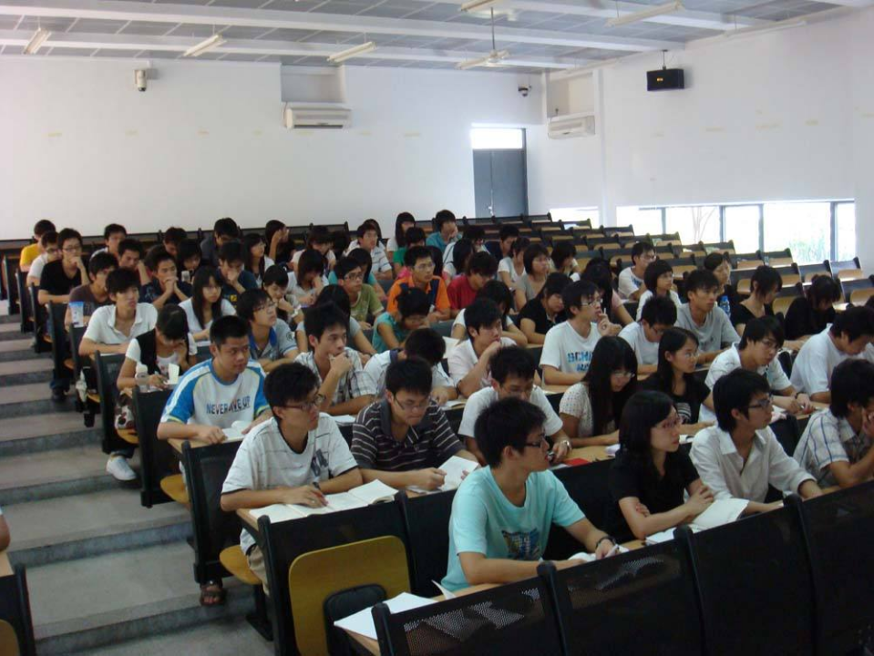 大学生竞选班委，这3个很有价值，导员：不要错过