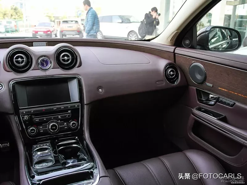 捷豹XJL 5.0巅峰创世版实拍,售价258.8万,它不跟BBA一般见识
