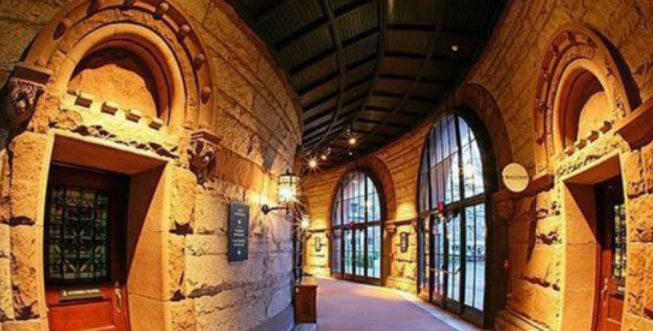 你知道吗？有一所类似《哈利波特》的魔法学校至今仍在招生