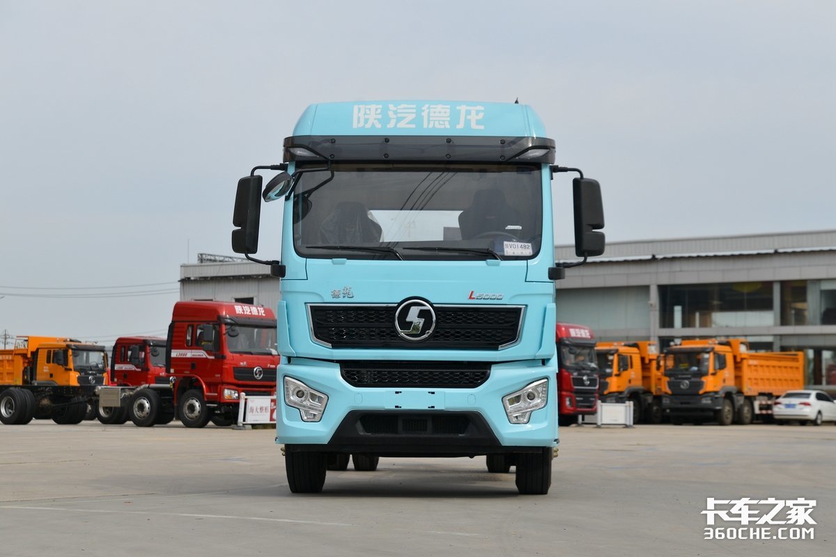 245马力高顶双卧6米8载货车,陕汽德龙l5000能合规拉10吨货