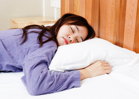 「龙脊康脊柱课堂」不良睡姿会导致脊柱侧弯的发生吗？