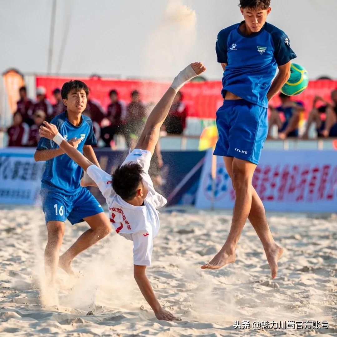 国家沙滩足球集训队在北海进行(绵阳实验高中学生弓恩健、卢毅入选沙滩足球国家集训队)