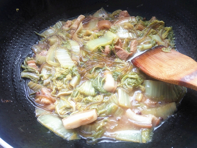 天冷，一锅热乎乎的白菜炖粉条可以安排了，暖胃还美味