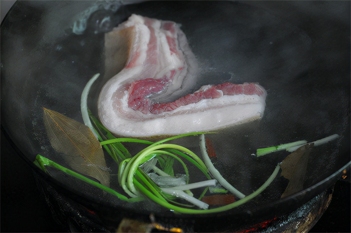 湖南妹子教你做回锅肉，不油不腻入口即化，冬天吃它最解馋