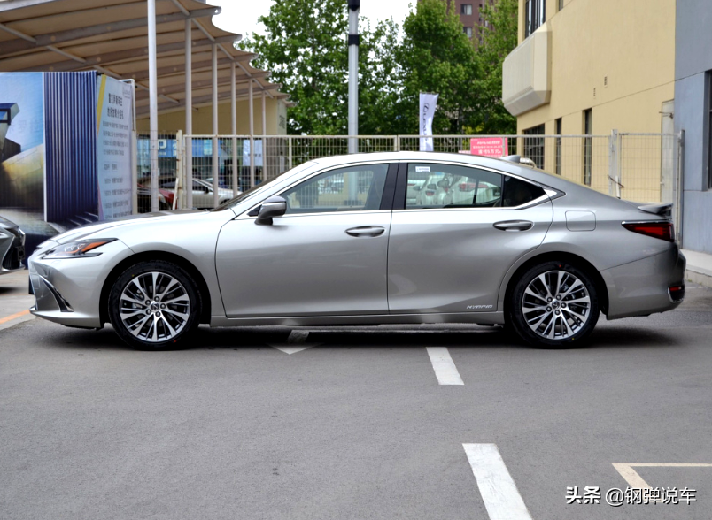 送你40万，买奥迪A6L还是雷克萨斯ES300，懂车人会这么选