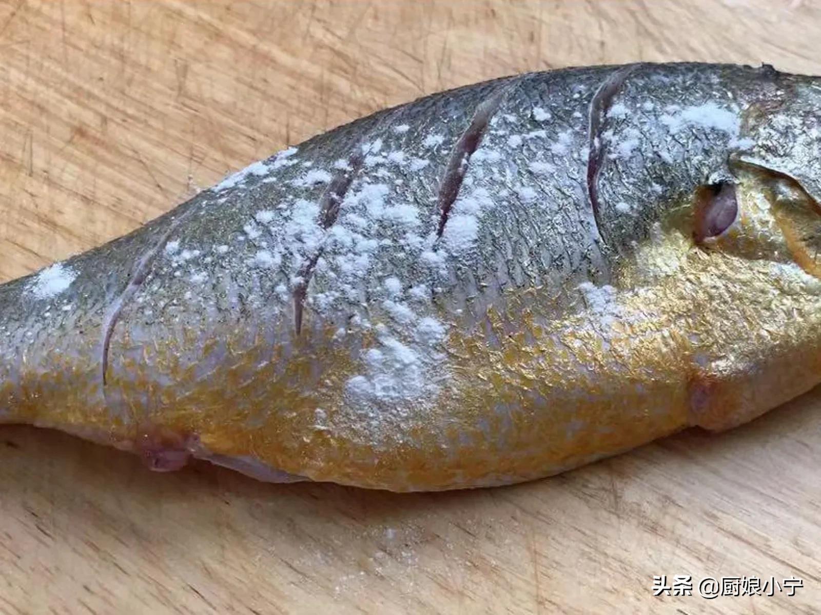 煎鱼不能直接下油锅，多加这3步，不粘锅不破皮，外酥里嫩