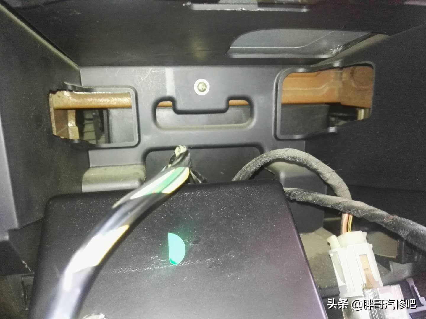 胖哥解决车辆中控台内饰异响，还胖哥车内一片安静