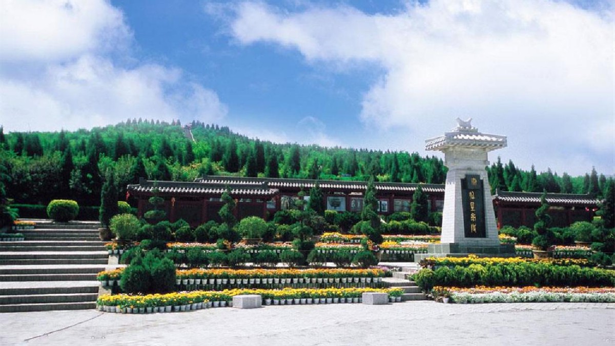 秦始皇陵中究竟灌入了多少水银?看看山顶的石榴树,就明白了