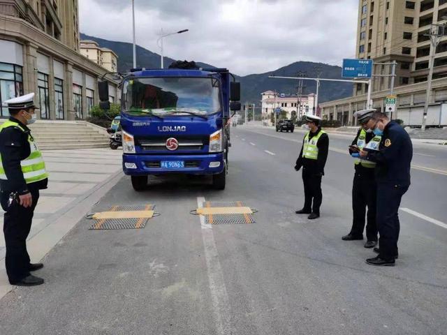 车辆没有年审，被交警查到会被扣车吗