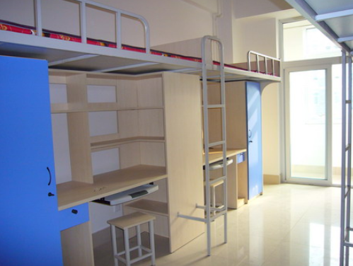 大学宿舍存在区别，四人寝优点多多，直呼这为什么不是我的宿舍