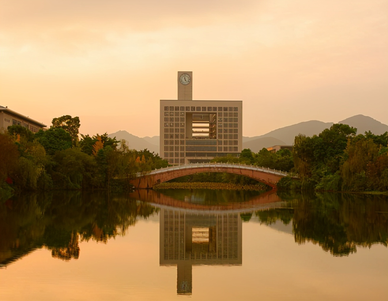 重庆多所高校寒假时间公布，超长假期，网友：真羡慕学生党